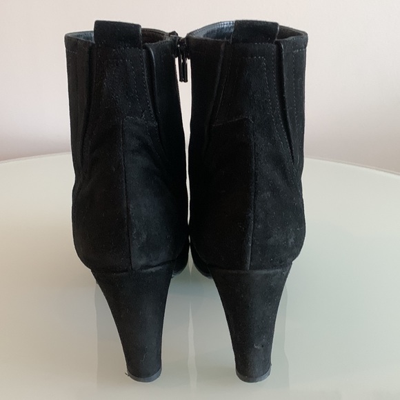 Brown’s black suede booties, size 40. - Picture 6 of 7